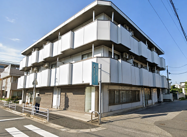 医療法人社団慶成会が運営する千葉西クリニックの外観