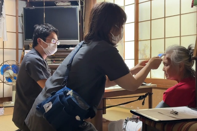 千葉西クリニックの訪問診療シーン